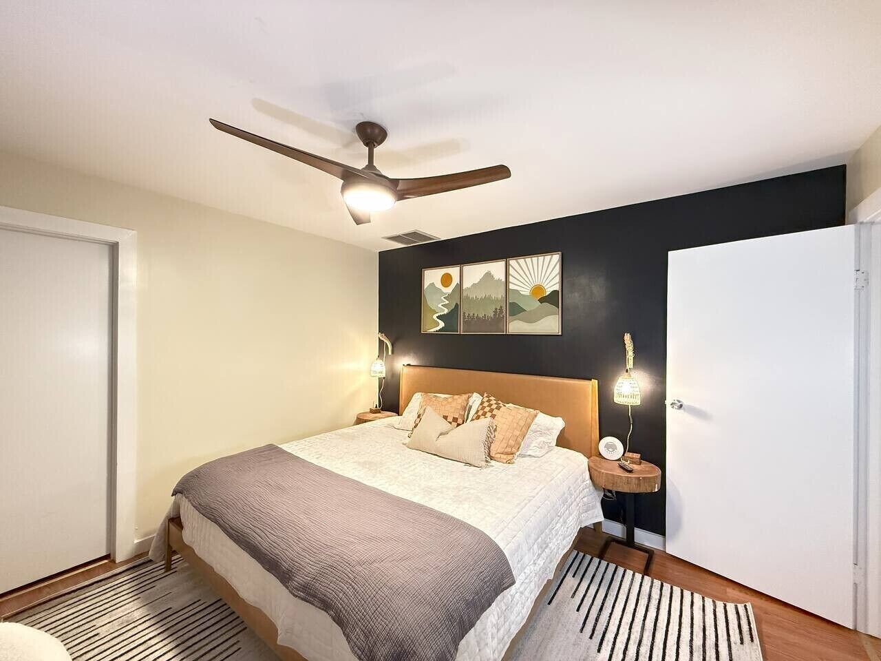 Desk, iron/ironing board, WiFi, bed sheets