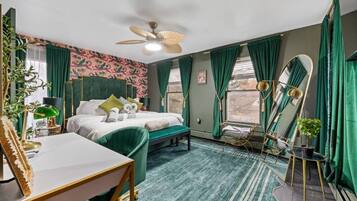 Desk, iron/ironing board, WiFi, bed sheets