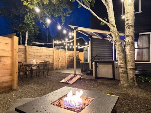 Speakeasy Hot Tub Escape | Pet-Friendly | Hudson NY