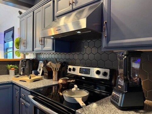 Hudson Hot Tub & Pet Escape