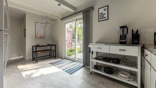 Charming 2-bedroom townhome - 1 Mile from MSU!!