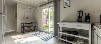 Charming 2-bedroom townhome - 1 Mile from MSU!!