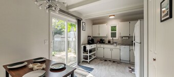 Charming 2-bedroom townhome - 1 Mile from MSU!!