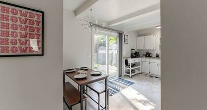 Charming 2-bedroom townhome - 1 Mile from MSU!!