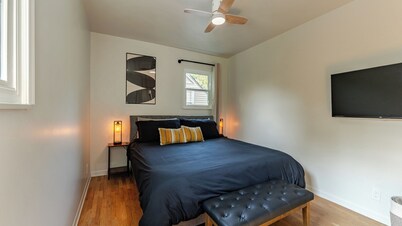 Charming 2-bedroom townhome - 1 Mile from MSU!!