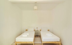 6 bedrooms, iron/ironing board, free WiFi, bed sheets
