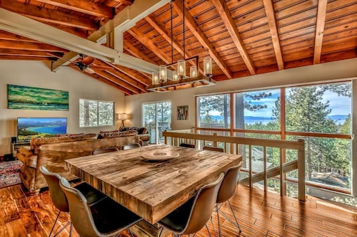 Lake Tahoe Tree House with Panoramic Views of Lake Tahoe