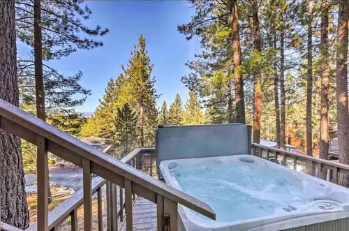 Lake Tahoe Tree House with Panoramic Views of Lake Tahoe