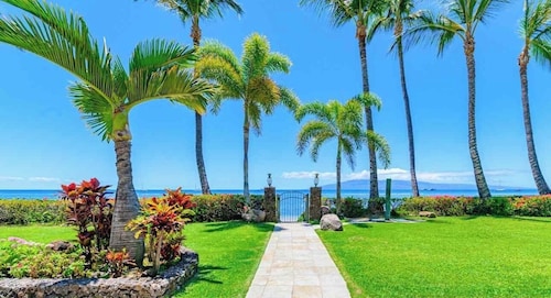 Legal STR Hotel Zoned Lahaina Shores Beachfront Ocean Views Oasis