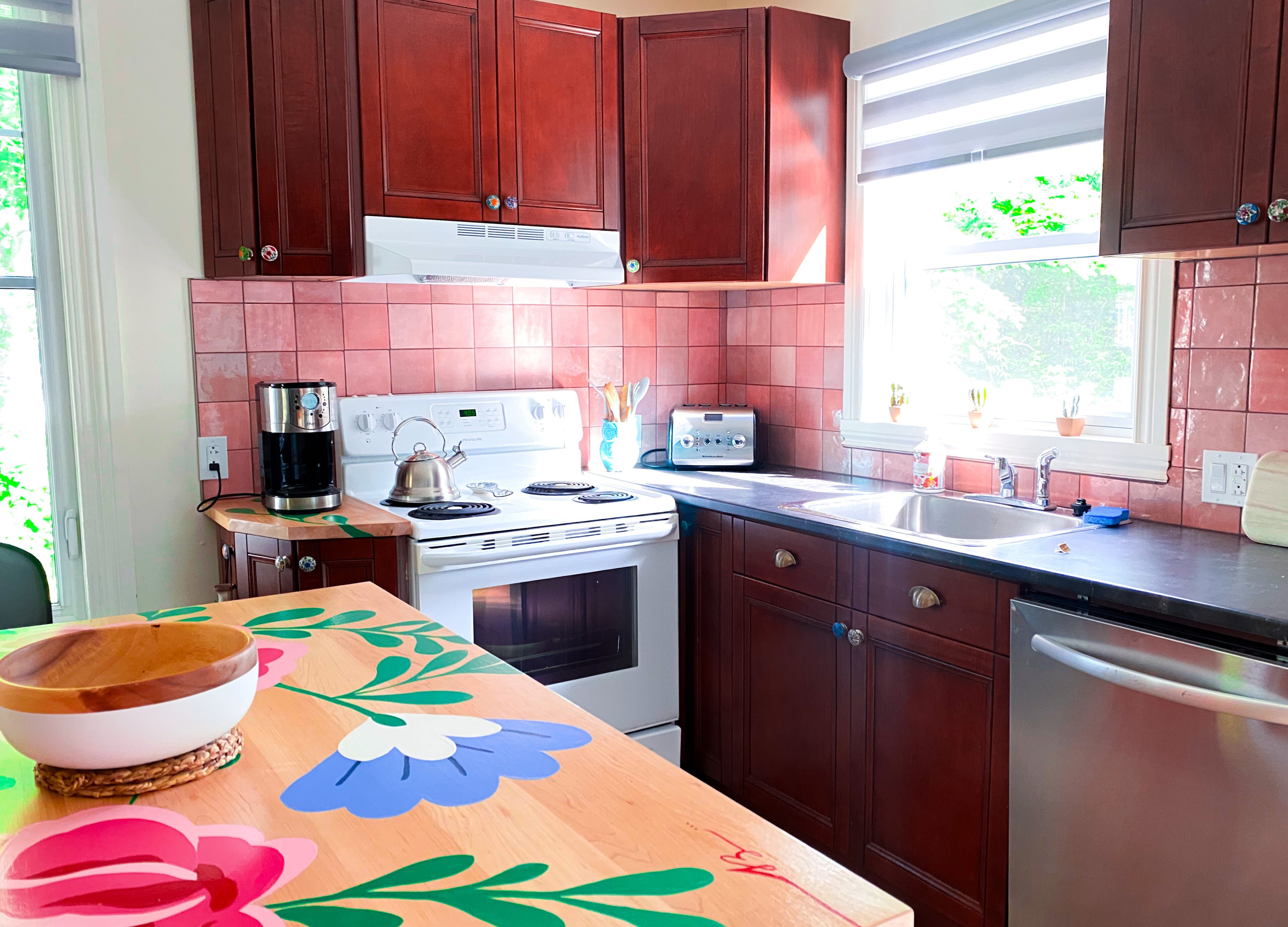 冷蔵庫、オーブン、コンロ、食器洗い機