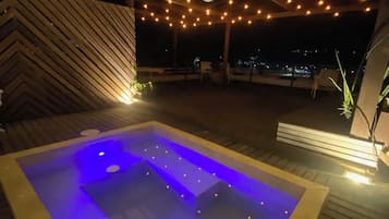 Chalet, Balcony, Courtyard View | Living area