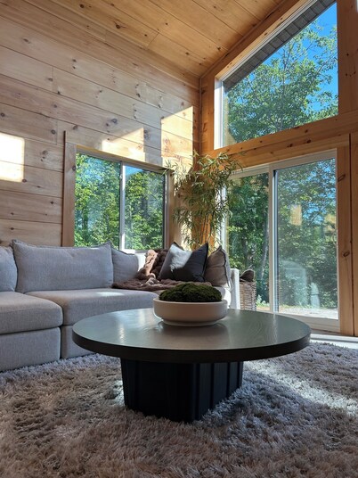 Lovely 2-bedroom cottage with 2 bedrooms on 8 wooded acres. 3rd bedroom coming 