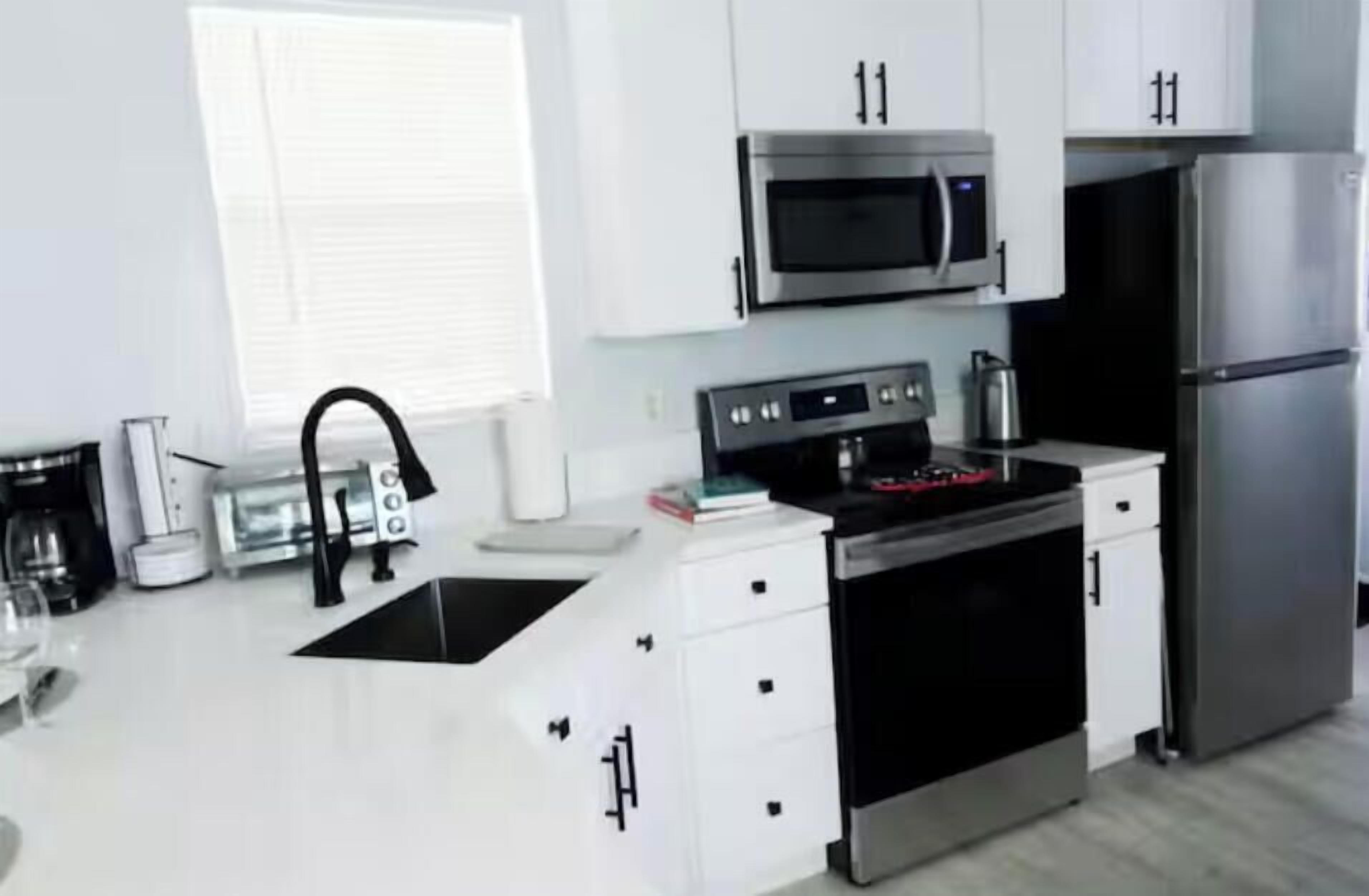 Micro-ondes, four, plaque de cuisson, lave-vaisselle