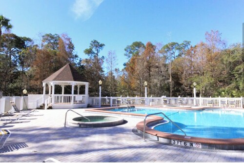 Comfortable cabin very close to Disney and tourism (pets welcome)