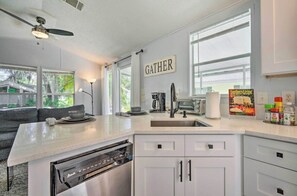 Mikrowelle, Ofen, Herdplatte, Geschirrspüler