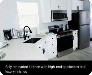 Mikrowelle, Ofen, Herdplatte, Geschirrspüler