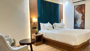 Deluxe Room | Desk, laptop workspace, free WiFi