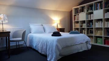 Iron/ironing board, Internet, bed sheets
