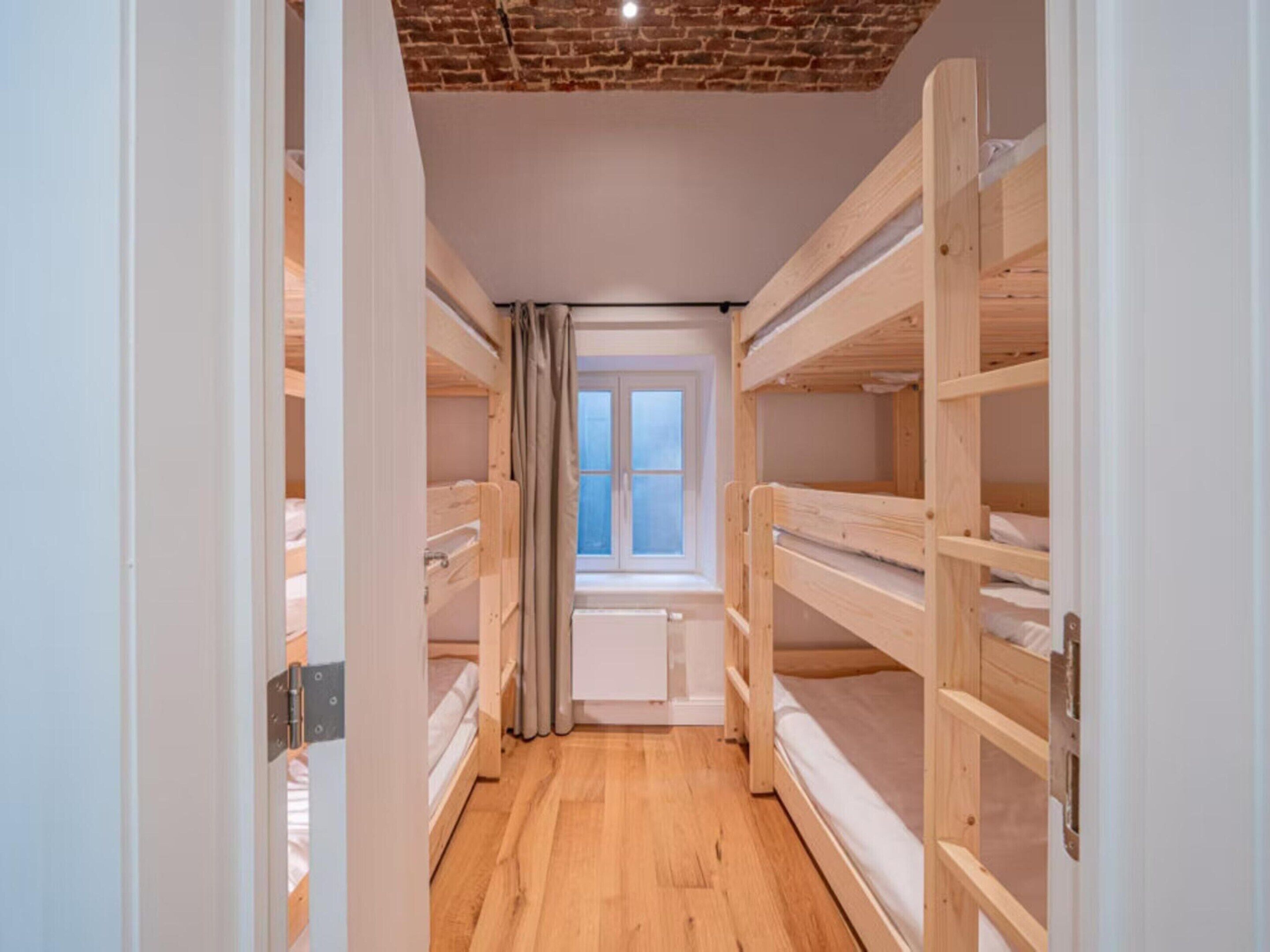 House | 4 bedrooms, bed sheets