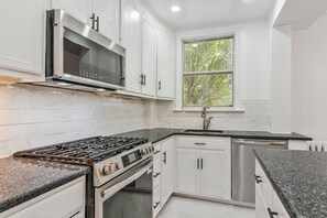 Mikrowelle, Ofen, Herdplatte, Geschirrspüler