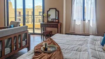 Iron/ironing board, WiFi, bed sheets