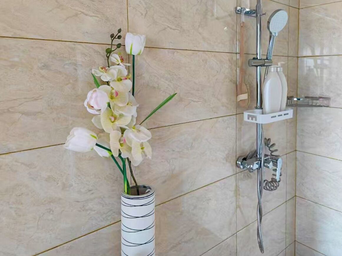 ヘアドライヤー、タオル、トイレットペーパー