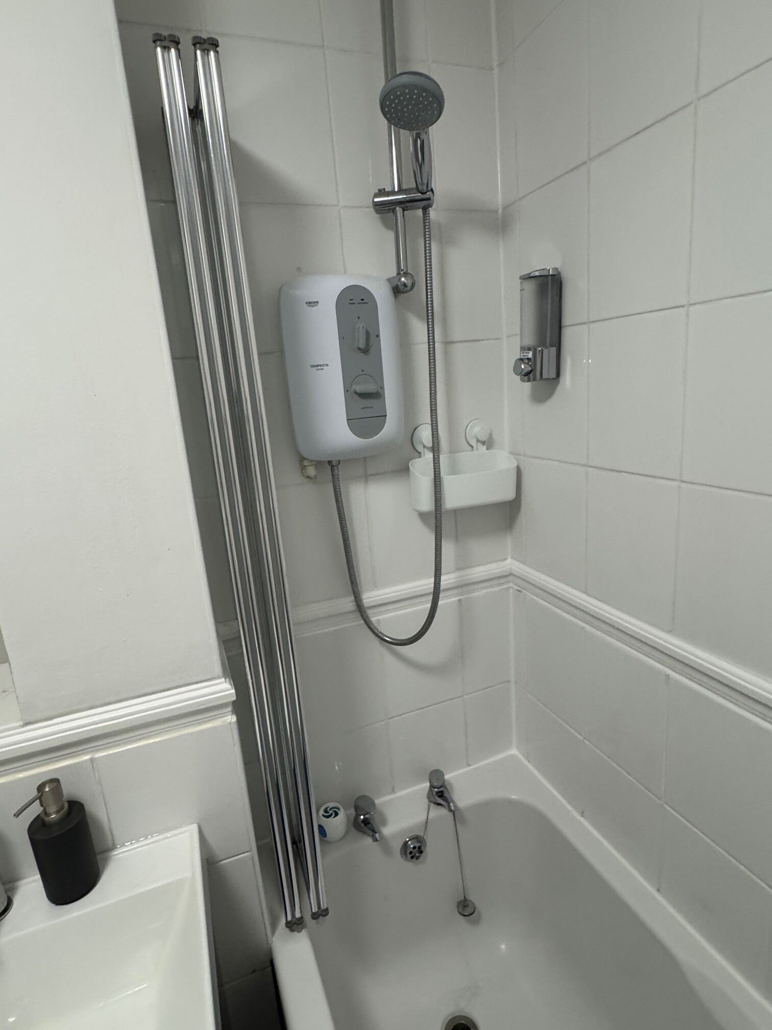 Pyyhkeet, saippua, vessapaperi