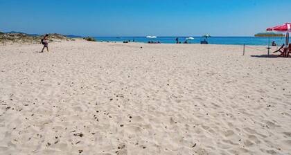 Villa Vanda - seafront - sleeps 6/8 - Costa rei