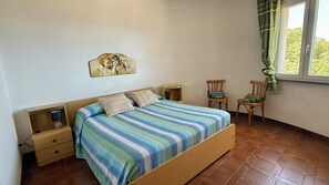 3 bedrooms, in-room safe, iron/ironing board, free WiFi