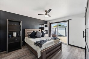 2 室のベッドルーム、アイロン / アイロン台、WiFi、ベッドシーツ