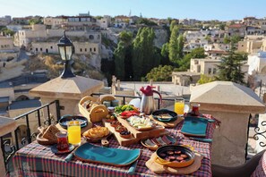 Free daily cooked-to-order breakfast - Castle Inn Cave Cappadocia (Nevşehir)