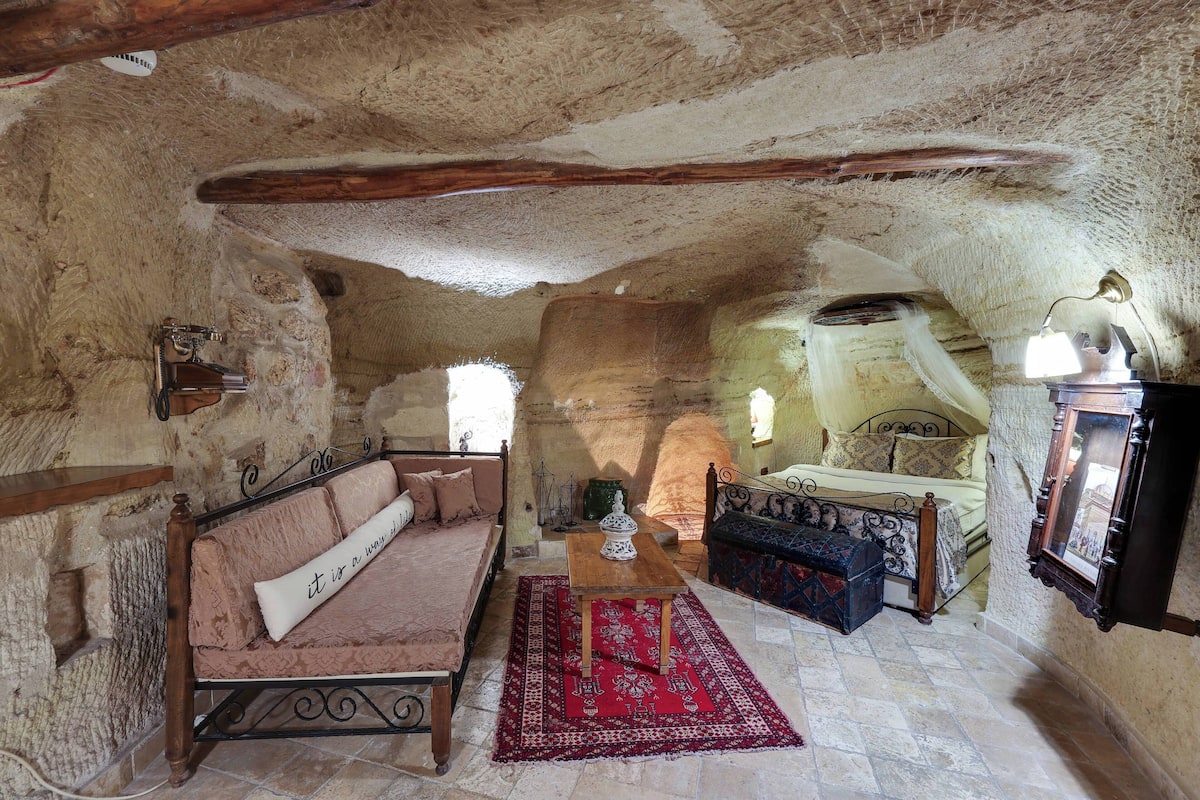 Hidden Library Magara Suite