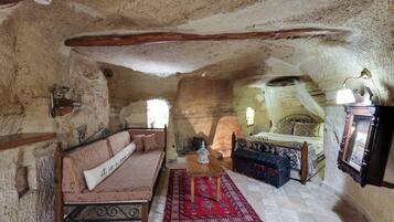 Hidden Library Magara Suite | Hochwertige Bettwaren, individuell eingerichtet, kostenlose Babybetten