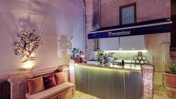 Bar (trong khuôn viên)