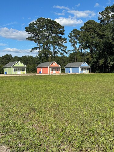 Green Cottage at Pecan Pines – Near I-95
Lumberton NC / Pembroke NC