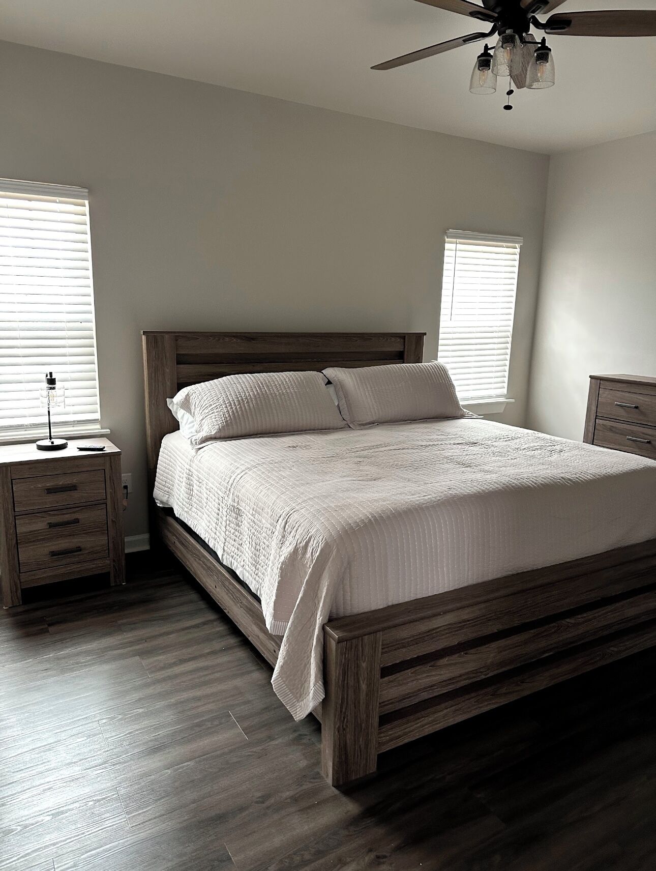 1 soverom, strykejern/-brett, wi-fi (inkludert) og sengetøy