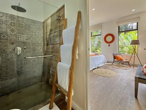 Douche, serviettes fournies