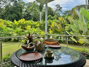 Outdoor dining - Deluxe Room in Punta Uva with AC  • Selvatica (Punta Uva)