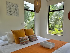 1 bedroom, in-room safe, free WiFi, bed sheets - Deluxe Room in Punta Uva with AC & Pool • Selvatica (Punta Uva)