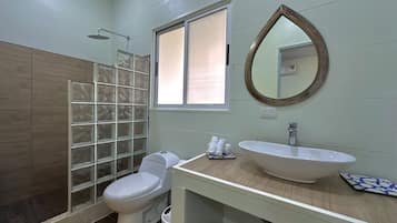 Een douche, handdoeken