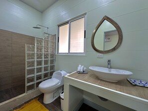 Douche, serviettes fournies