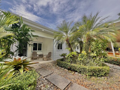 Doble Supeior Room | AC | Pool | Shared Kitchen • Selvatica