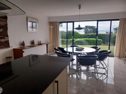 Modern 4 bedroom house with stunning views of North Wales.