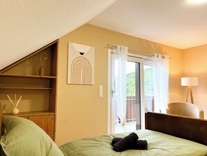 3 habitaciones, tabla de planchar con plancha, internet y ropa de cama 