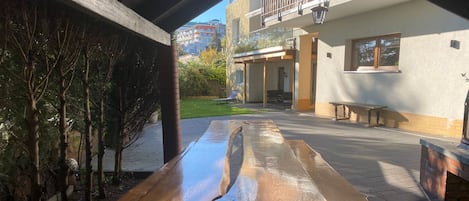 Apartment | Outdoor dining