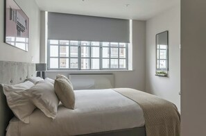 2 habitaciones, tabla de planchar con plancha, wifi y ropa de cama