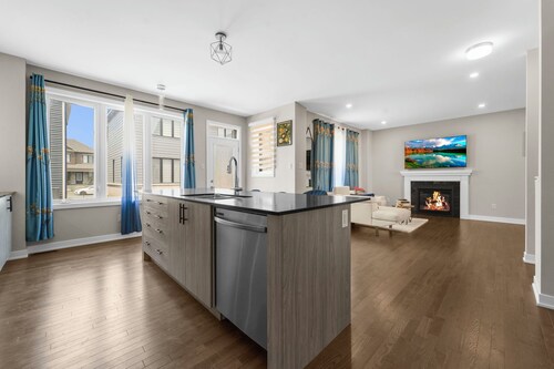 Luxury Getaway | Game Room Entertainment + Dedicated Office Space