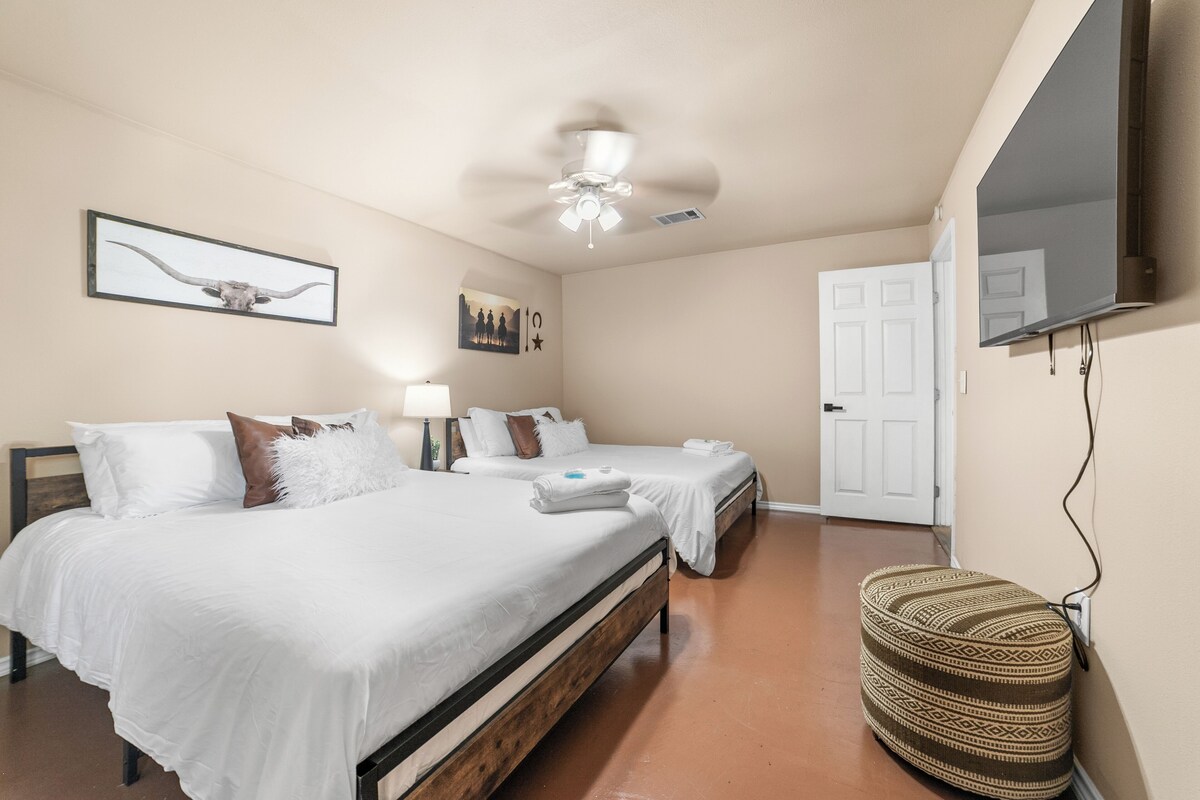 Photo 23 of Casa Grande ATX · Central Austin · Spacious 5BR Retreat w/ Hot Tub & Game Patio