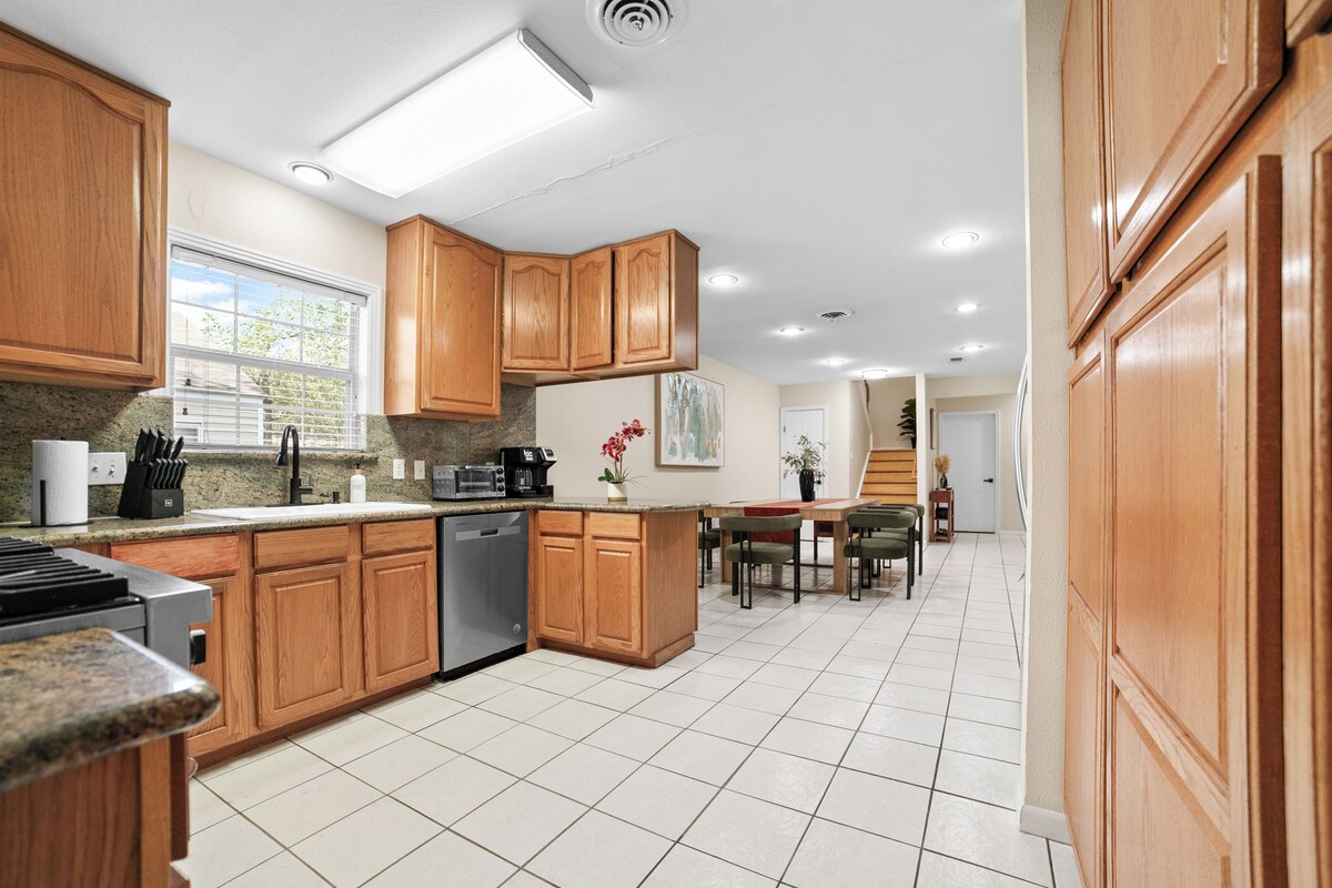 Photo 4 of Casa Grande ATX · Central Austin · Spacious 5BR Retreat w/ Hot Tub & Game Patio
