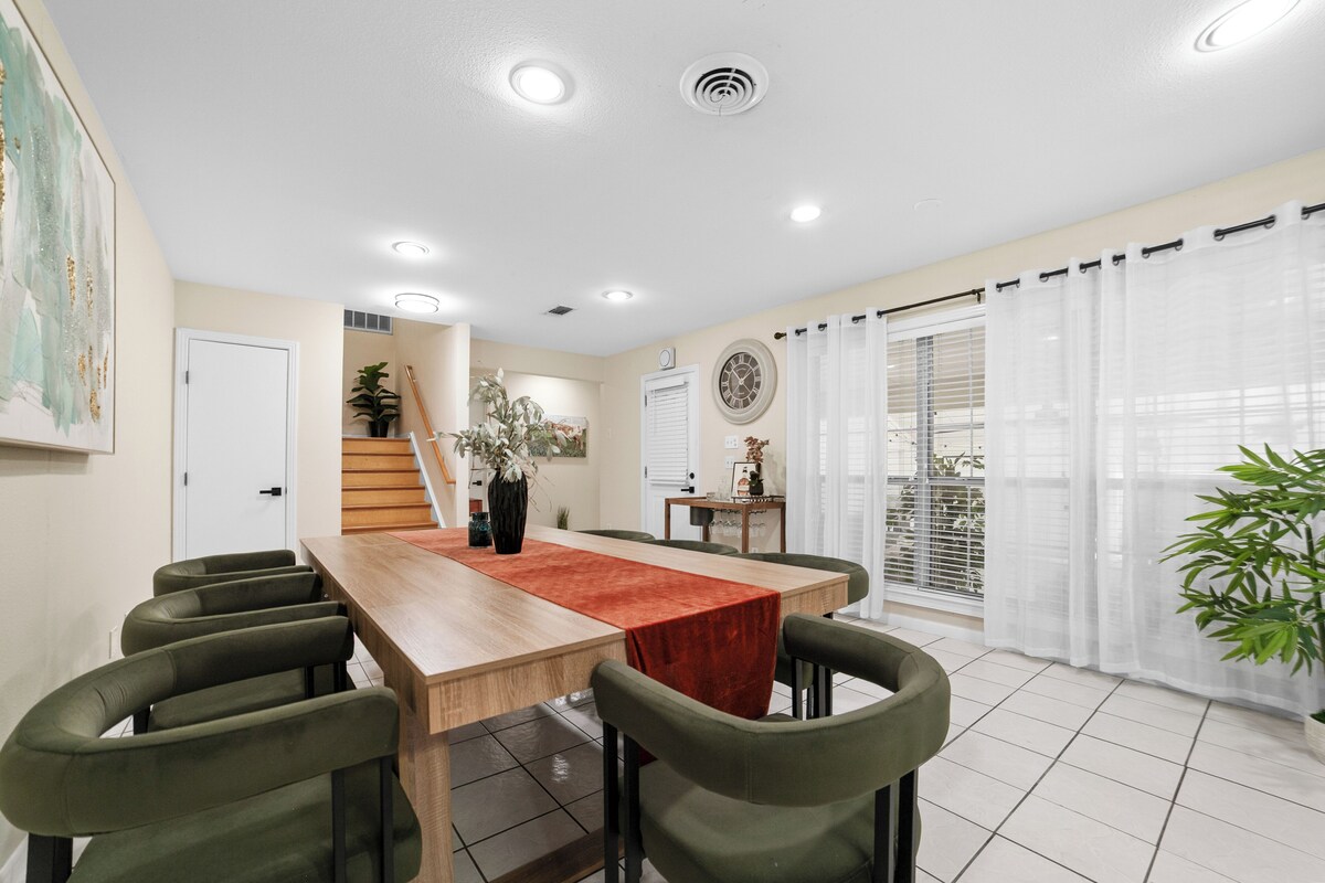 Photo 5 of Casa Grande ATX · Central Austin · Spacious 5BR Retreat w/ Hot Tub & Game Patio
